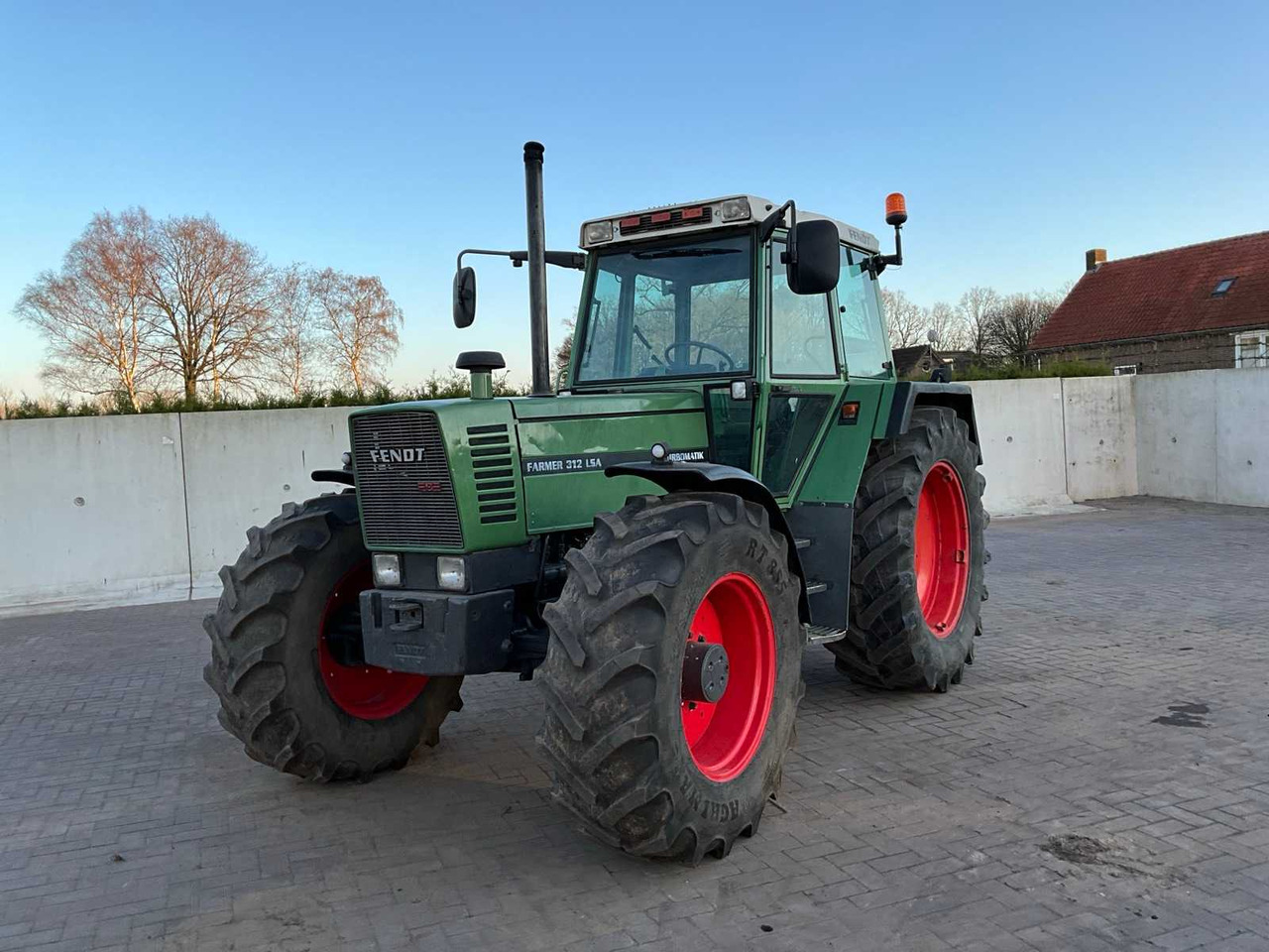1982 FENDT FARMER 312 LSA ALL-WHEEL DRIVE FARM TRACTOR - Traktor: bild 1 1982 FENDT FARMER 312 LSA ALL-WHEEL DRIVE FARM TRACTOR - Traktor: bild 1