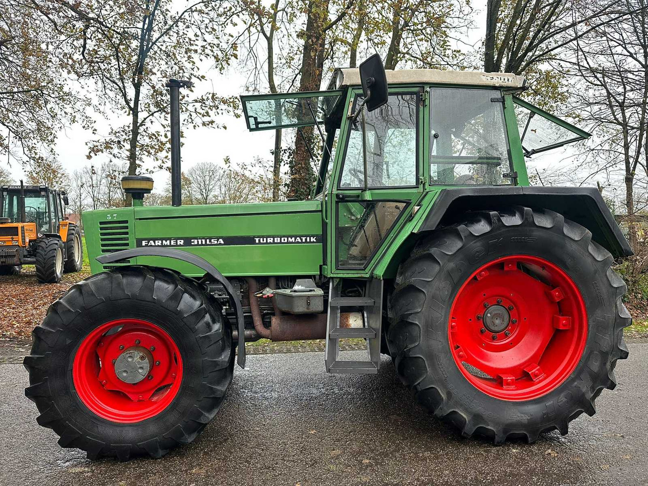 1984 FENDT FARMER 311 LSA ALL-WHEEL DRIVE FARM TRACTOR - Traktor: bild 2 1984 FENDT FARMER 311 LSA ALL-WHEEL DRIVE FARM TRACTOR - Traktor: bild 2