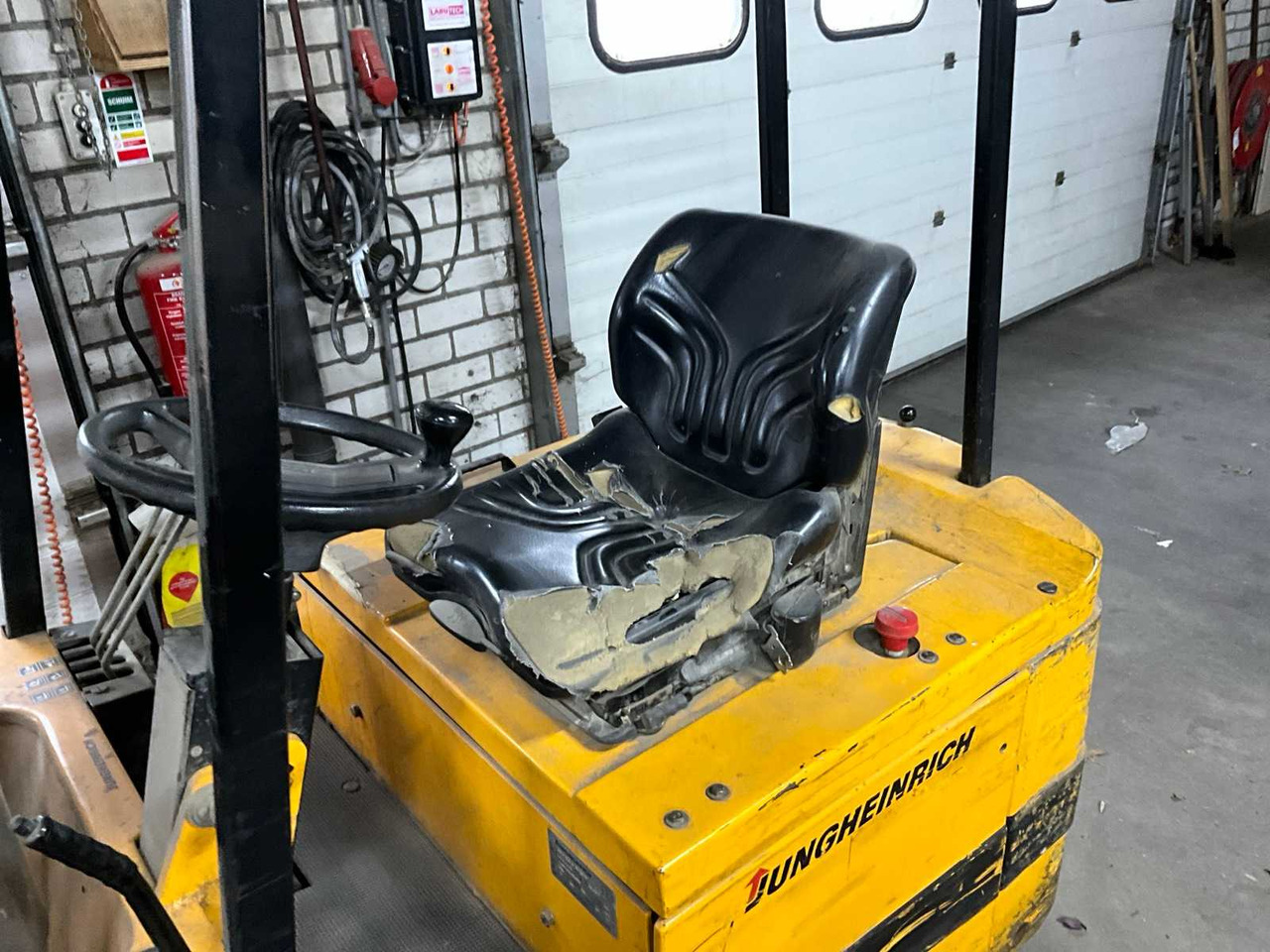 1990 JUNGHEINRICH EF6.0 12.5 FORKLIFT - Motviktstruck: bild 3 1990 JUNGHEINRICH EF6.0 12.5 FORKLIFT - Motviktstruck: bild 3