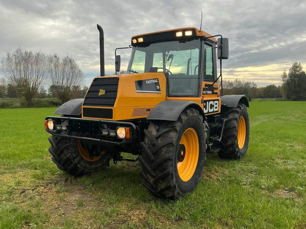 1993 JCB FASTRAC 145 TURBO ALL-WHEEL DRIVE TRACTOR - Traktor: bild 1 1993 JCB FASTRAC 145 TURBO ALL-WHEEL DRIVE TRACTOR - Traktor: bild 1