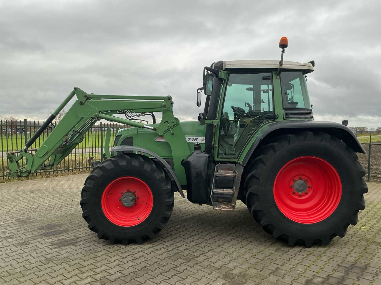 2001 FENDT 716 VARIO ALL-WHEEL DRIVE FARM TRACTOR - Traktor: bild 5 2001 FENDT 716 VARIO ALL-WHEEL DRIVE FARM TRACTOR - Traktor: bild 5
