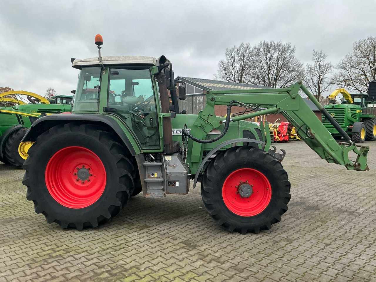 2001 FENDT 716 VARIO ALL-WHEEL DRIVE FARM TRACTOR - Traktor: bild 3 2001 FENDT 716 VARIO ALL-WHEEL DRIVE FARM TRACTOR - Traktor: bild 3