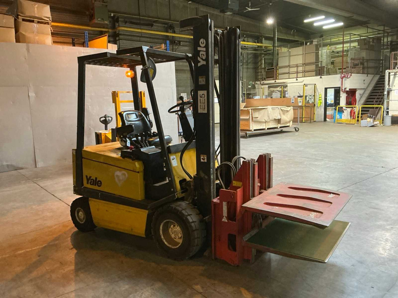 2001 YALE ERP25ALFV2395 FORKLIFT - Motviktstruck: bild 4 2001 YALE ERP25ALFV2395 FORKLIFT - Motviktstruck: bild 4