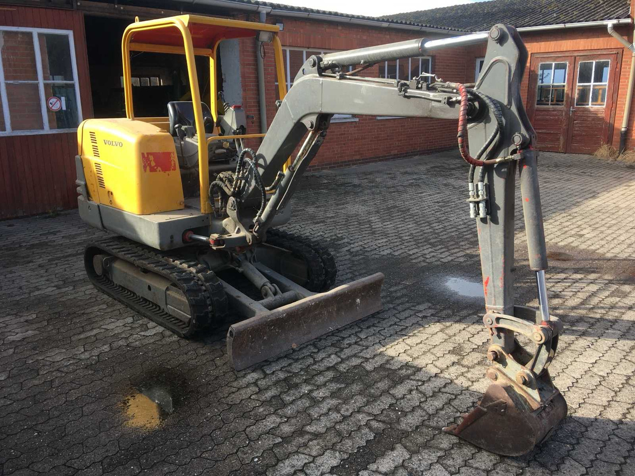 2004 VOLVO EC27C CRAWLER EXCAVATOR - Grävmaskin: bild 1 2004 VOLVO EC27C CRAWLER EXCAVATOR - Grävmaskin: bild 1