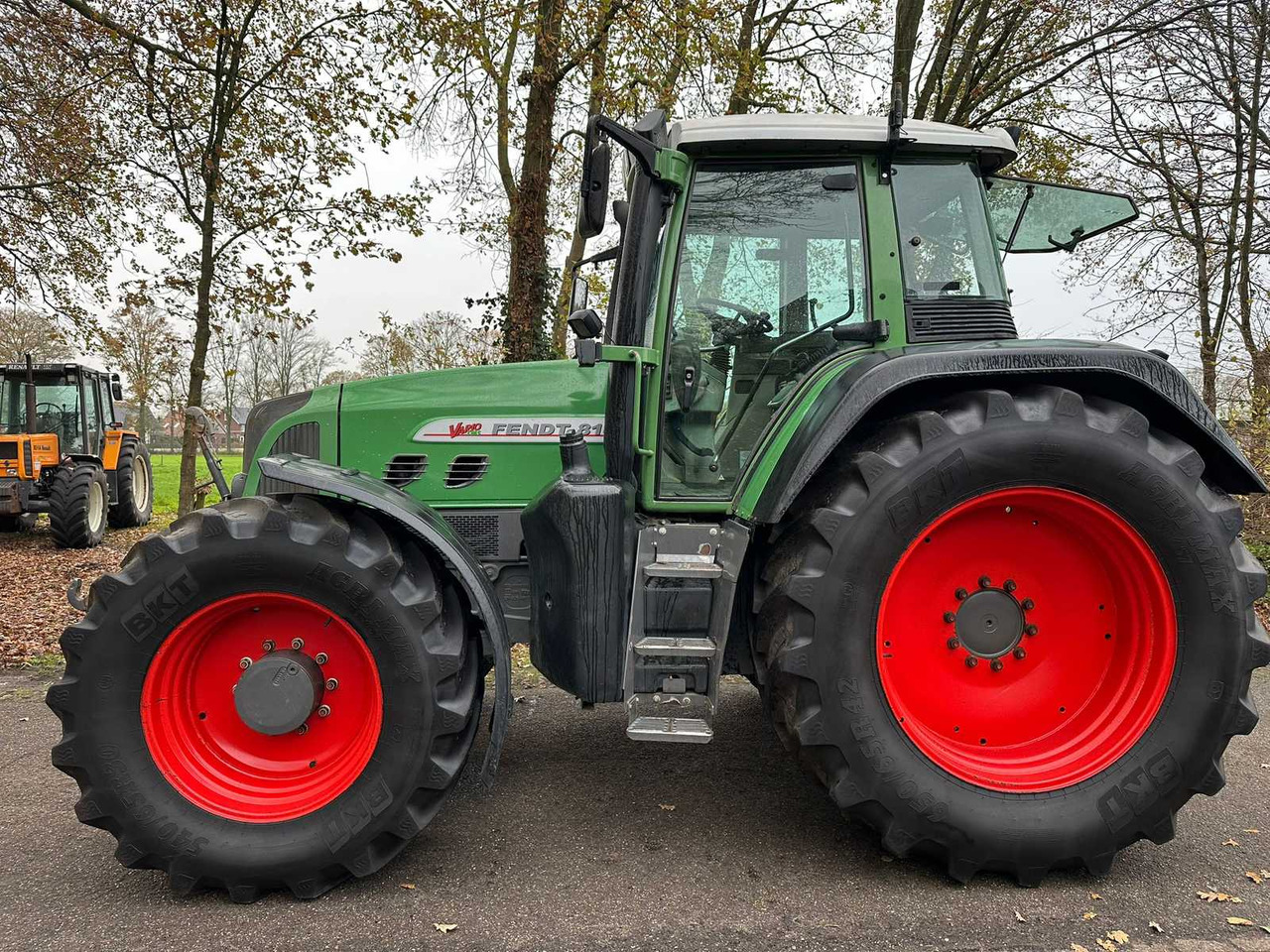 2006 FENDT 818 VARIO TMS ALL-WHEEL DRIVE FARM TRACTOR - Traktor: bild 4 2006 FENDT 818 VARIO TMS ALL-WHEEL DRIVE FARM TRACTOR - Traktor: bild 4
