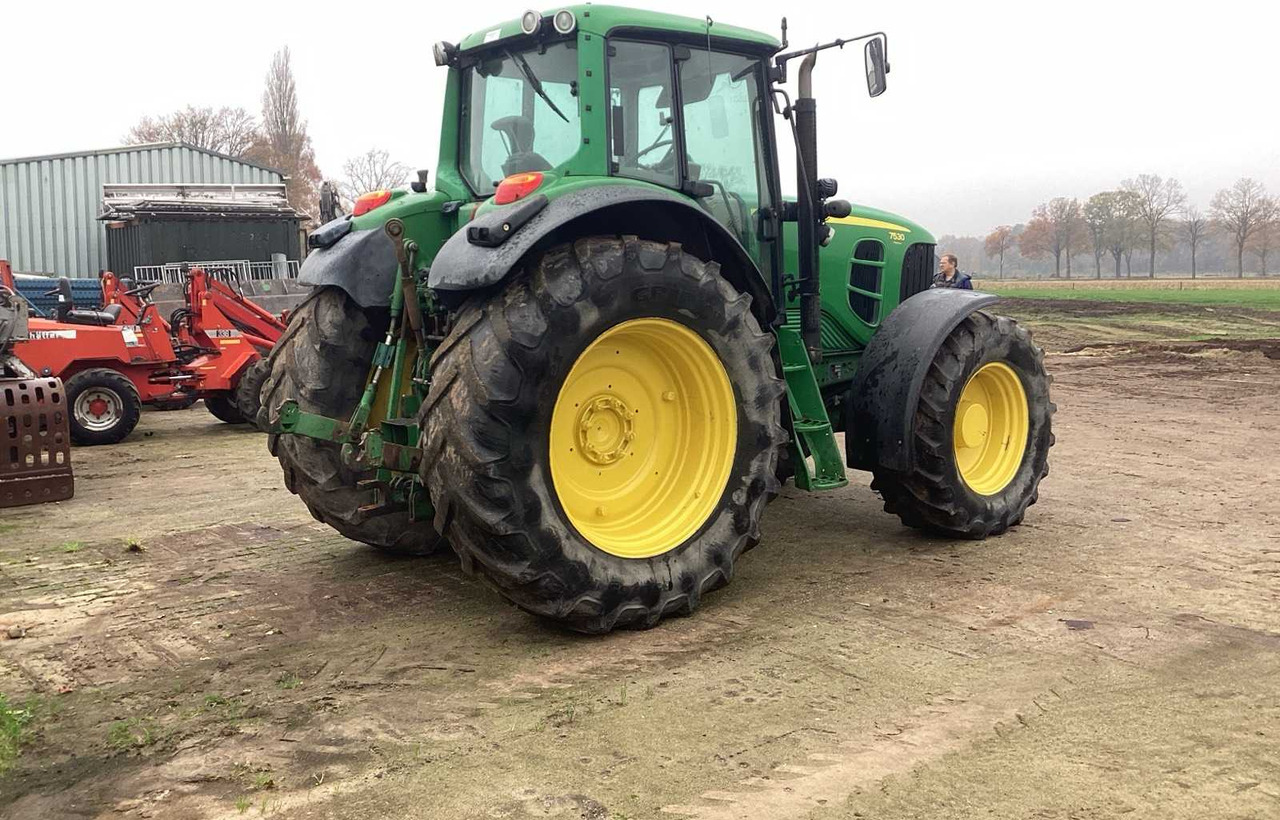 2008 JOHN DEERE 7530 PREMIUM FOUR WHEEL DRIVE FARM TRACTOR - Traktor: bild 3 2008 JOHN DEERE 7530 PREMIUM FOUR WHEEL DRIVE FARM TRACTOR - Traktor: bild 3