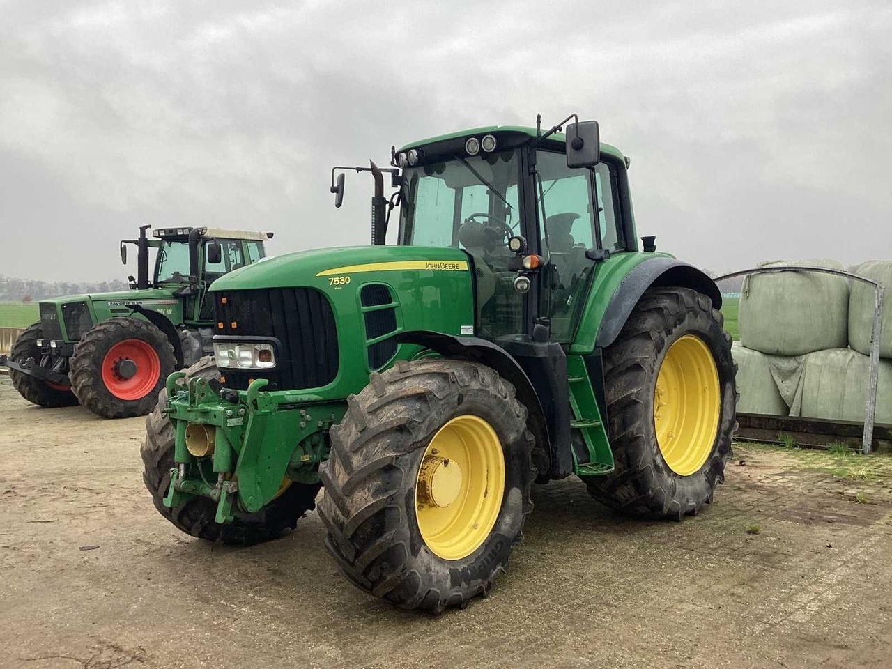 2008 JOHN DEERE 7530 PREMIUM FOUR WHEEL DRIVE FARM TRACTOR - Traktor: bild 1 2008 JOHN DEERE 7530 PREMIUM FOUR WHEEL DRIVE FARM TRACTOR - Traktor: bild 1