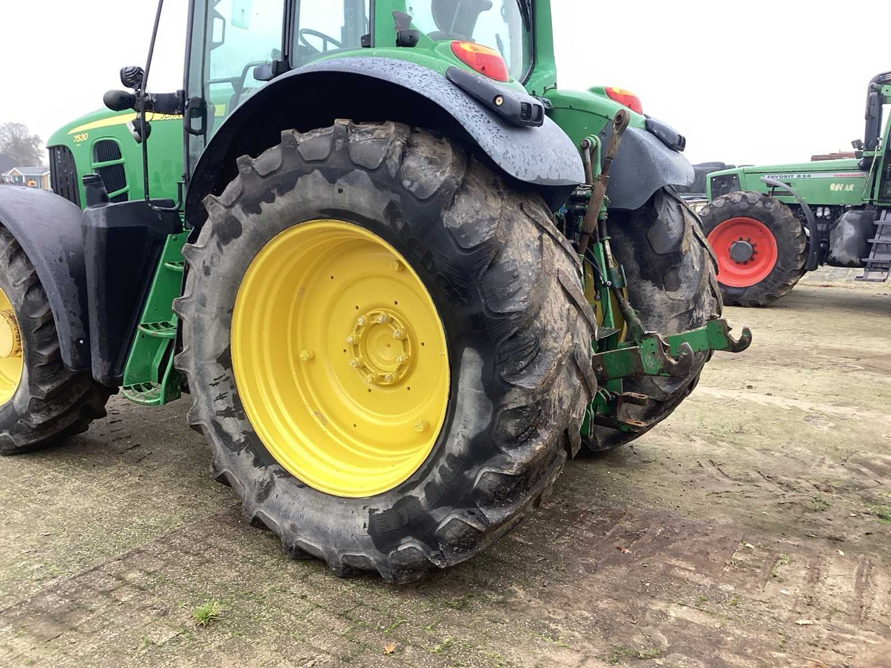 2008 JOHN DEERE 7530 PREMIUM FOUR WHEEL DRIVE FARM TRACTOR - Traktor: bild 5 2008 JOHN DEERE 7530 PREMIUM FOUR WHEEL DRIVE FARM TRACTOR - Traktor: bild 5