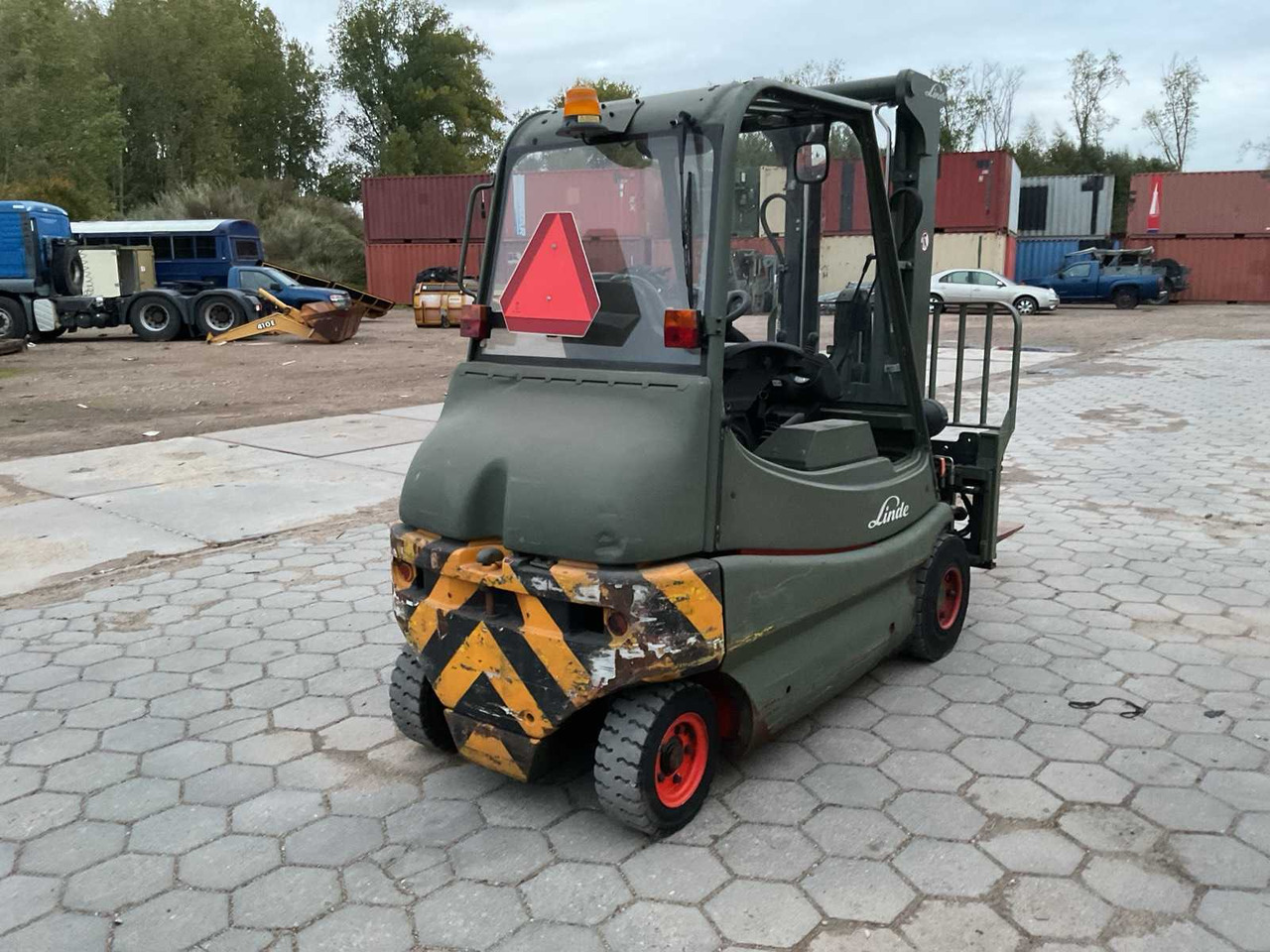 2009 LINDE E35 FORKLIFT - Motviktstruck: bild 3 2009 LINDE E35 FORKLIFT - Motviktstruck: bild 3