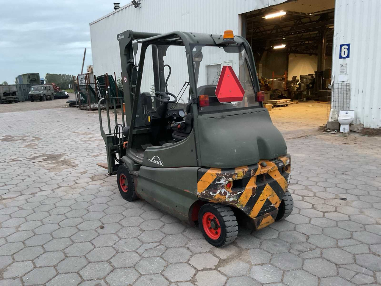 2009 LINDE E35 FORKLIFT - Motviktstruck: bild 4 2009 LINDE E35 FORKLIFT - Motviktstruck: bild 4