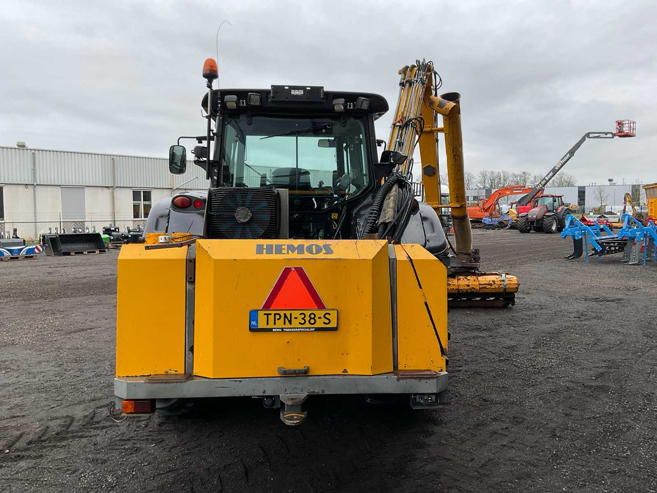 2009 VALTRA T182 DIRECT ALL-WHEEL DRIVE FARM TRACTOR - Traktor: bild 4 2009 VALTRA T182 DIRECT ALL-WHEEL DRIVE FARM TRACTOR - Traktor: bild 4
