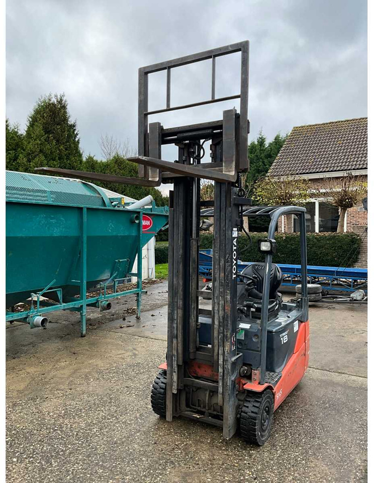 2010 TOYOTA 8FBET18 FORKLIFT - Motviktstruck: bild 3 2010 TOYOTA 8FBET18 FORKLIFT - Motviktstruck: bild 3