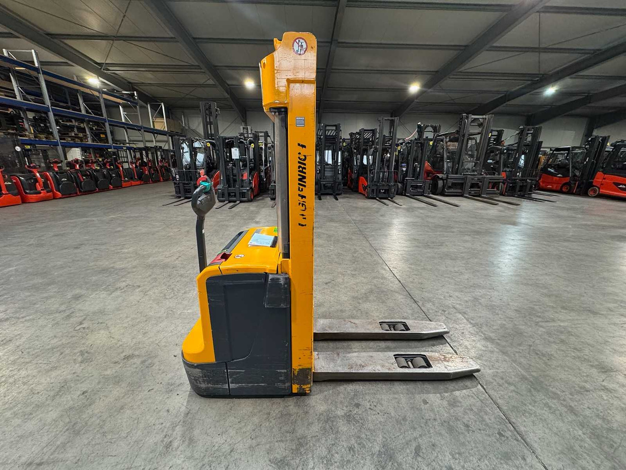 2011 SERVICE 09/2026 JUNGHEINRICH EJC220 2,000KG STACKER PALLET TRUCK ANT FREE LIFT - Motviktstruck: bild 4 2011 SERVICE 09/2026 JUNGHEINRICH EJC220 2,000KG STACKER PALLET TRUCK ANT FREE LIFT - Motviktstruck: bild 4