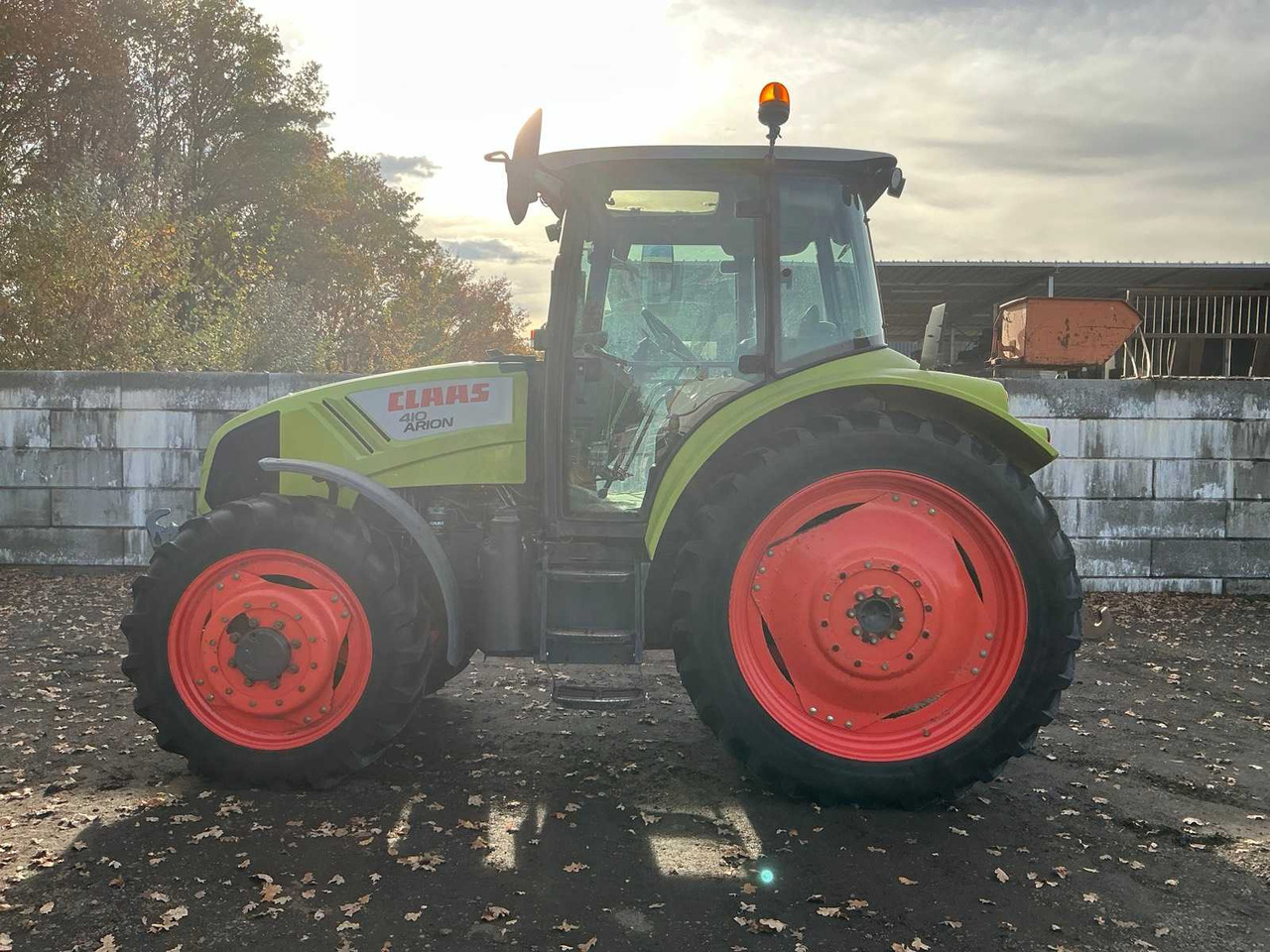 2012 CLAAS 410 ARION FOUR-WHEEL DRIVE FARM TRACTOR - Traktor: bild 2 2012 CLAAS 410 ARION FOUR-WHEEL DRIVE FARM TRACTOR - Traktor: bild 2
