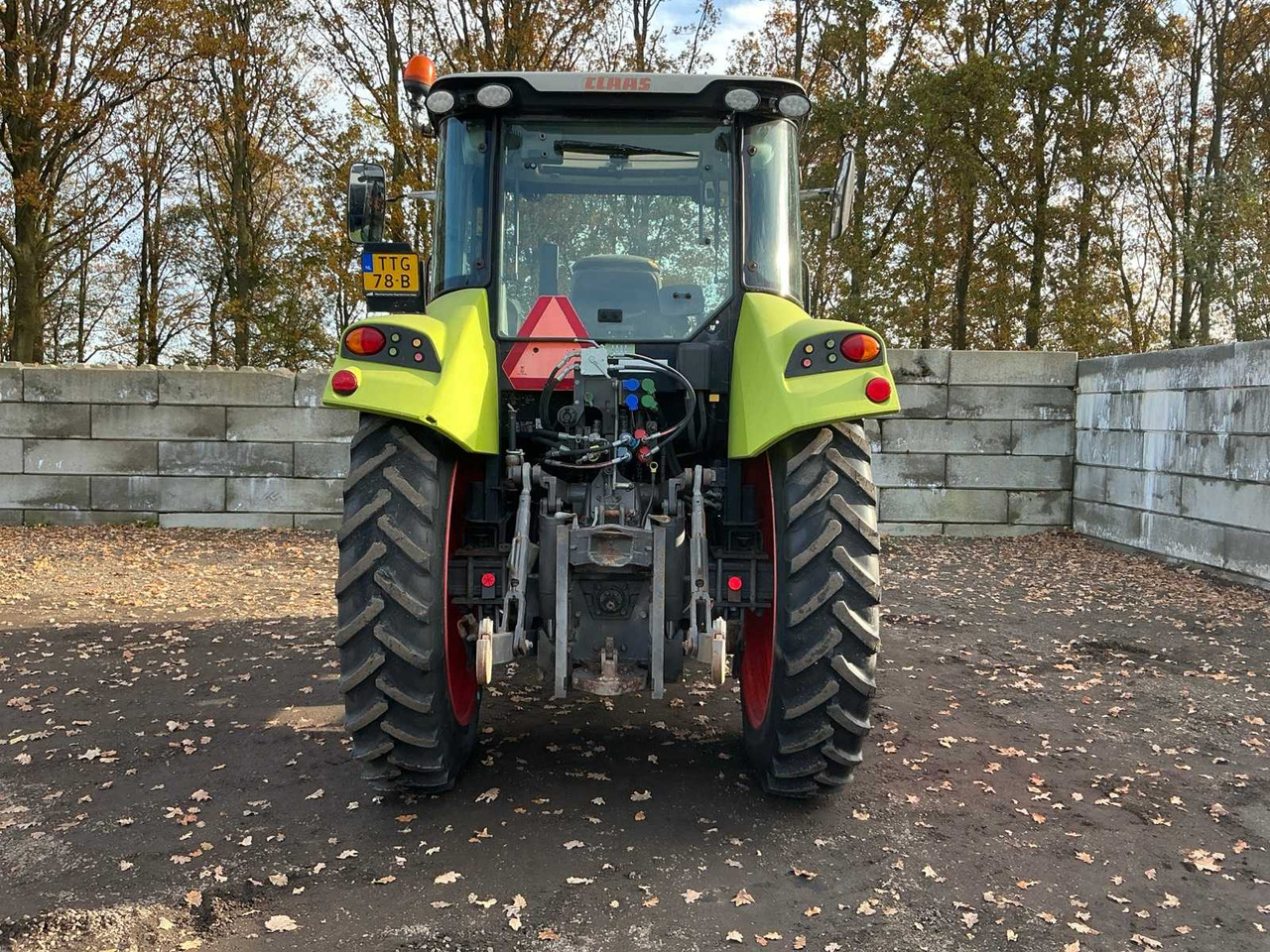 2012 CLAAS 410 ARION FOUR-WHEEL DRIVE FARM TRACTOR - Traktor: bild 4 2012 CLAAS 410 ARION FOUR-WHEEL DRIVE FARM TRACTOR - Traktor: bild 4