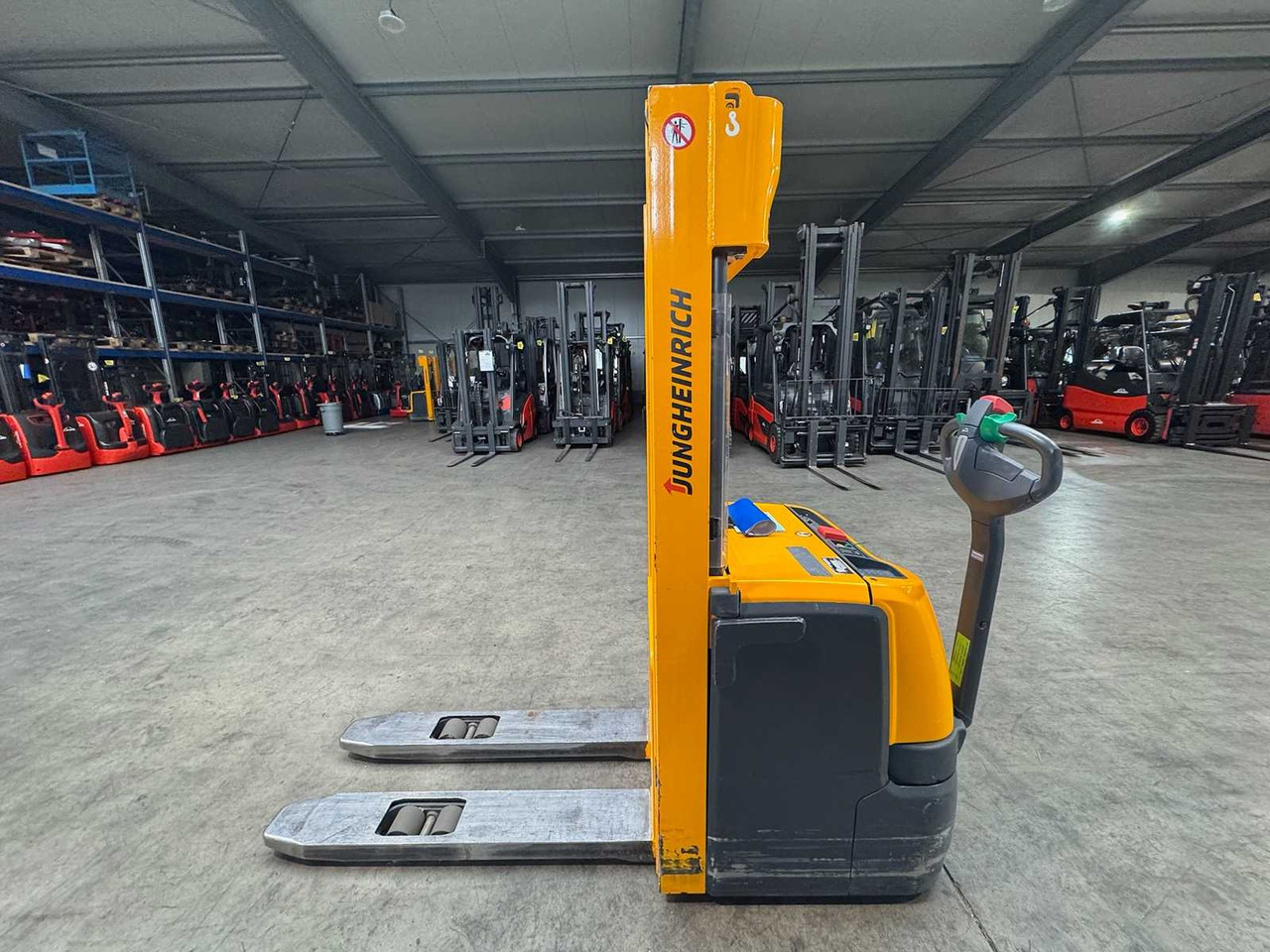 2013 JUNGHEINRICH EJC220 2,000KG STACKER PALLET TRUCK ANT FREE LIFT - Motviktstruck: bild 5 2013 JUNGHEINRICH EJC220 2,000KG STACKER PALLET TRUCK ANT FREE LIFT - Motviktstruck: bild 5