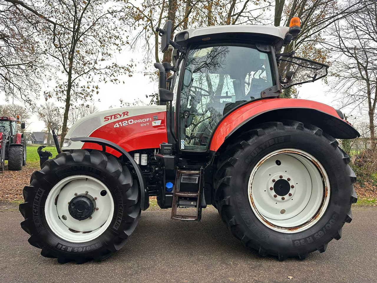 2014 STEYR 4120 PROFI CVT ALL-WHEEL DRIVE FARM TRACTOR - Traktor: bild 3 2014 STEYR 4120 PROFI CVT ALL-WHEEL DRIVE FARM TRACTOR - Traktor: bild 3