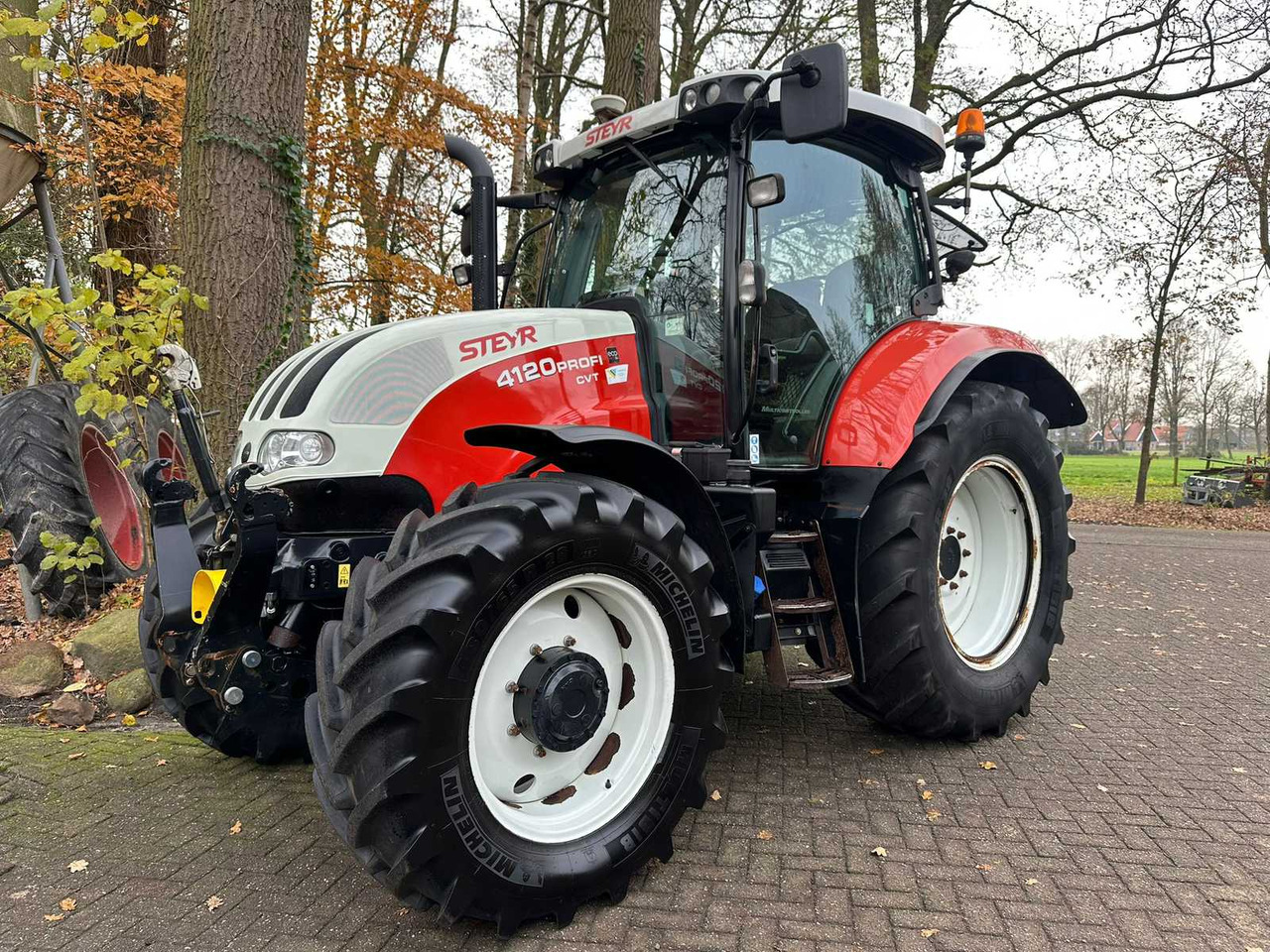 2014 STEYR 4120 PROFI CVT ALL-WHEEL DRIVE FARM TRACTOR - Traktor: bild 1 2014 STEYR 4120 PROFI CVT ALL-WHEEL DRIVE FARM TRACTOR - Traktor: bild 1