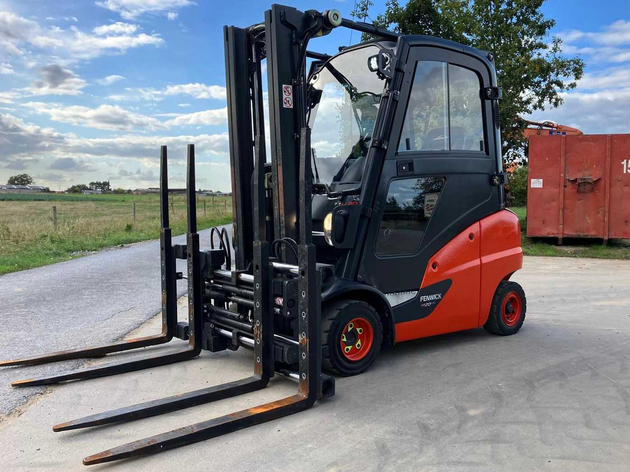 2015 LINDE H20T DOUBLE FORK FORKLIFT - Motviktstruck: bild 1 2015 LINDE H20T DOUBLE FORK FORKLIFT - Motviktstruck: bild 1