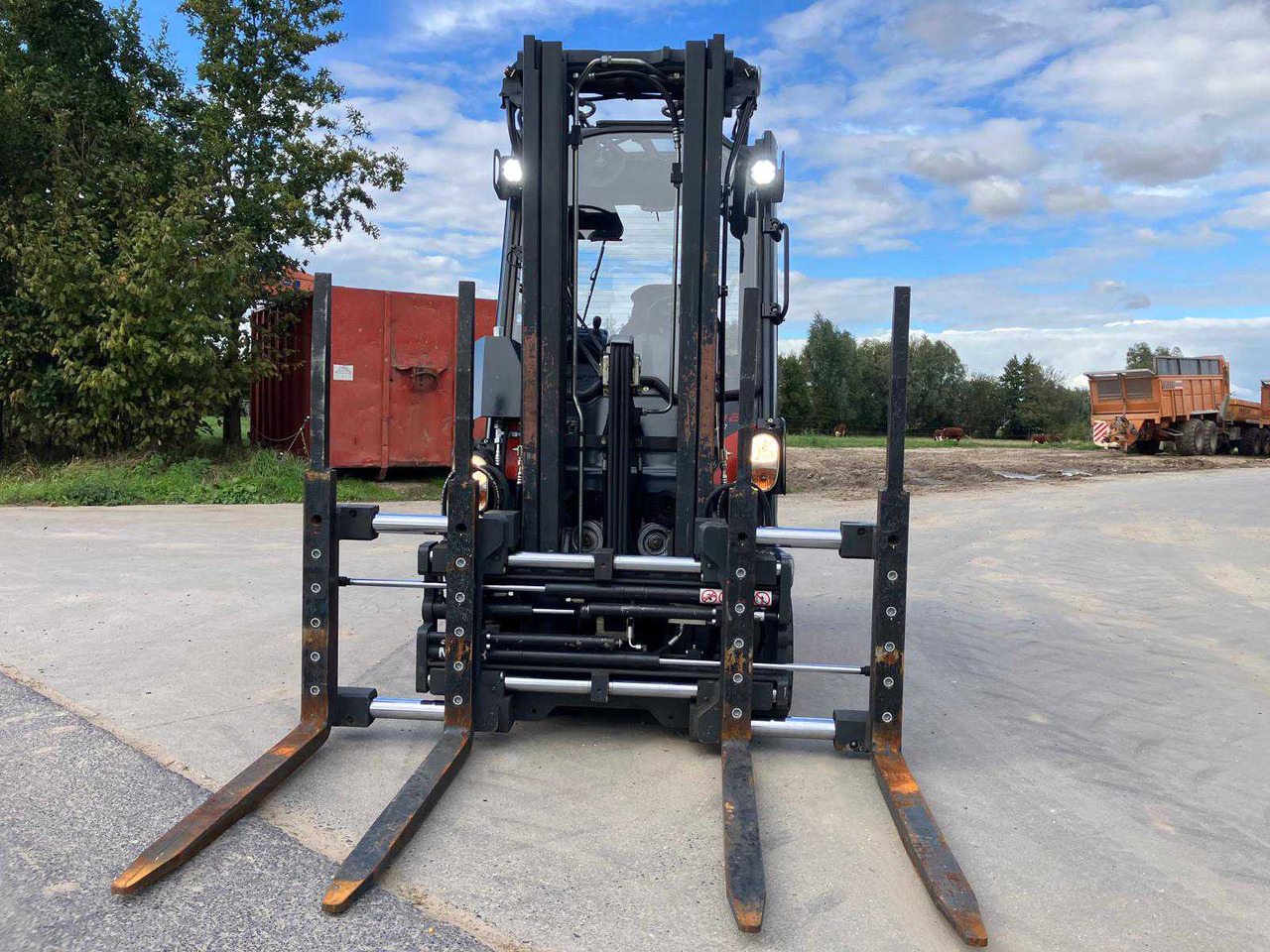 2015 LINDE H20T DOUBLE FORK FORKLIFT - Motviktstruck: bild 2 2015 LINDE H20T DOUBLE FORK FORKLIFT - Motviktstruck: bild 2