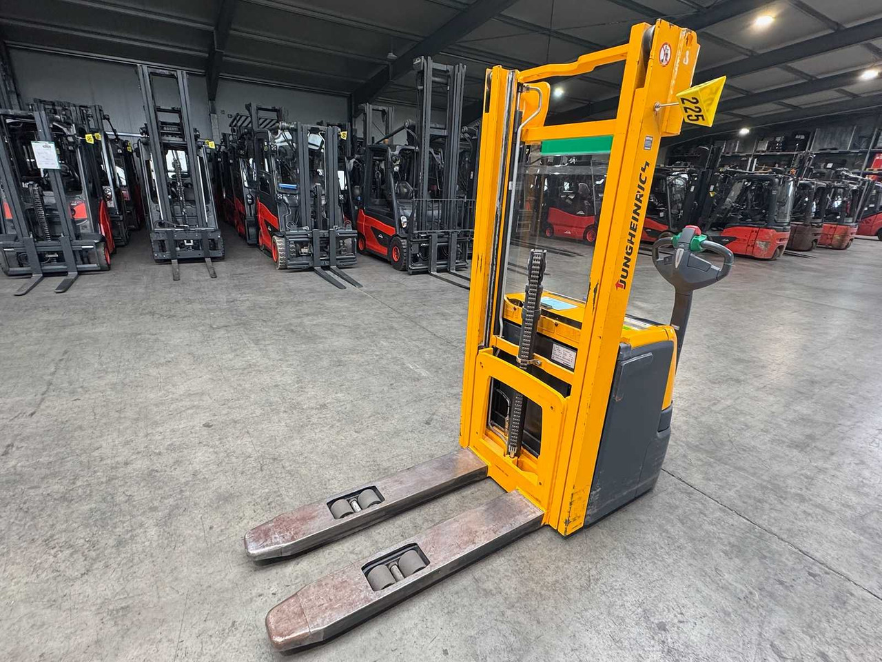 2015 SERVICE+UVV 10/2026 JUNGHEINRICH EJC220 2,000KG STACKER PALLET TRUCK ANT FREE LIFT 4,020 HOURS - Motviktstruck: bild 4 2015 SERVICE+UVV 10/2026 JUNGHEINRICH EJC220 2,000KG STACKER PALLET TRUCK ANT FREE LIFT 4,020 HOURS - Motviktstruck: bild 4