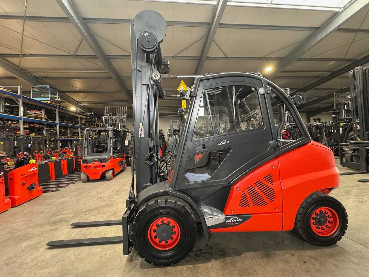 2015 SERVICE + UVV 10/2026 LINDE H50D TRIPLEX 666CM 3RD+4TH+5TH VALVE CAB DIESEL FORKLIFT - Motviktstruck: bild 2 2015 SERVICE + UVV 10/2026 LINDE H50D TRIPLEX 666CM 3RD+4TH+5TH VALVE CAB DIESEL FORKLIFT - Motviktstruck: bild 2
