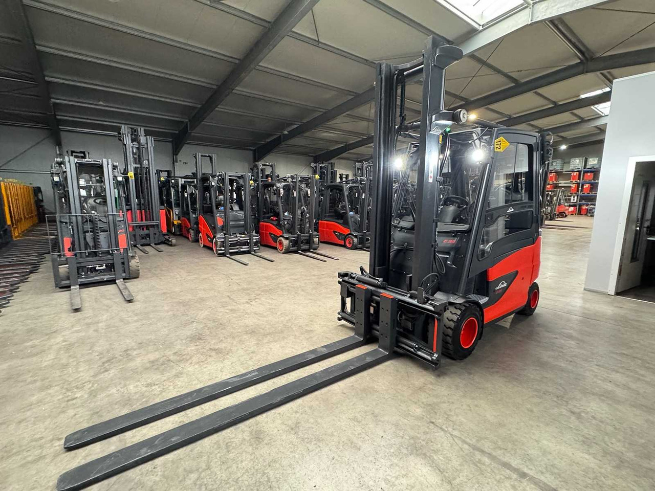 Motviktstruck 2015 SERVICE+UVV 11/2026 LINDE E35HL 3,500KG ELECTRIC FORKLIFT 10,865 HOURS E30 E40: bild 8 Motviktstruck 2015 SERVICE+UVV 11/2026 LINDE E35HL 3,500KG ELECTRIC FORKLIFT 10,865 HOURS E30 E40: bild 8
