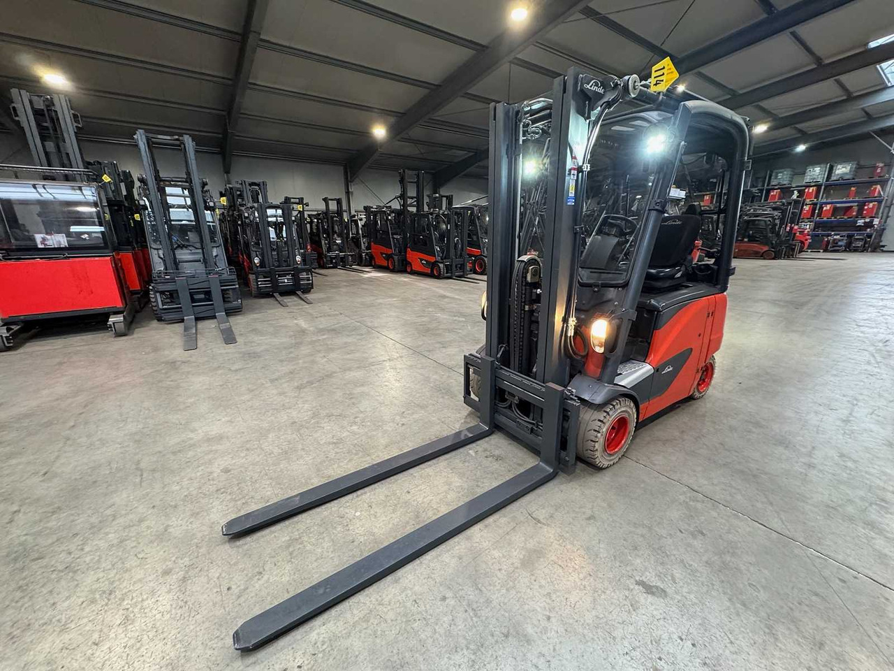 2015 SERVICE + UVV 12/2026 LINDE E20PH 2.000KG TRIPLEX 462CM STVZO LIGHTING HALF CABIN - Motviktstruck: bild 3 2015 SERVICE + UVV 12/2026 LINDE E20PH 2.000KG TRIPLEX 462CM STVZO LIGHTING HALF CABIN - Motviktstruck: bild 3