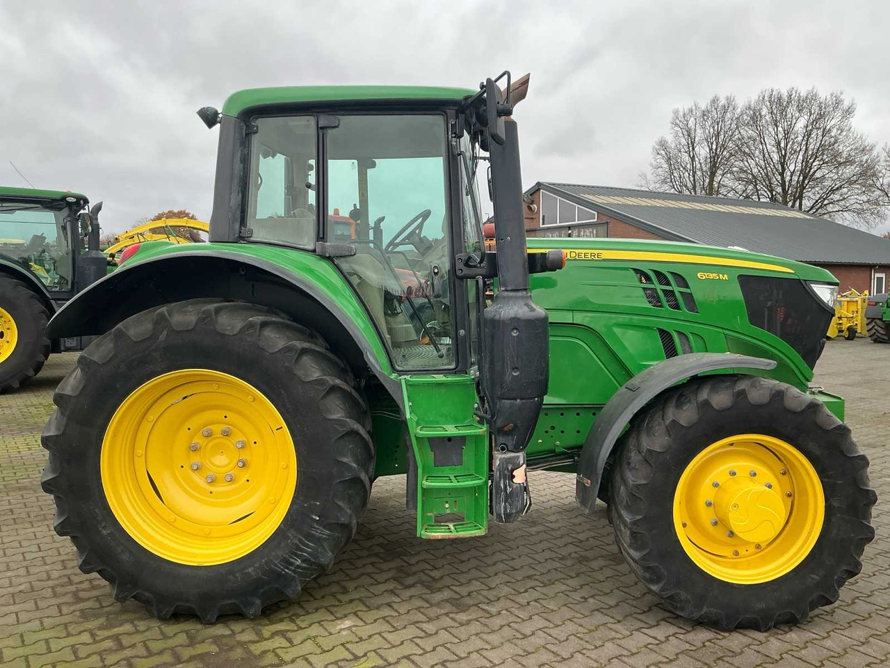 2016 JOHN DEERE 6135M FOUR WHEEL DRIVE FARM TRACTOR - Traktor: bild 3 2016 JOHN DEERE 6135M FOUR WHEEL DRIVE FARM TRACTOR - Traktor: bild 3