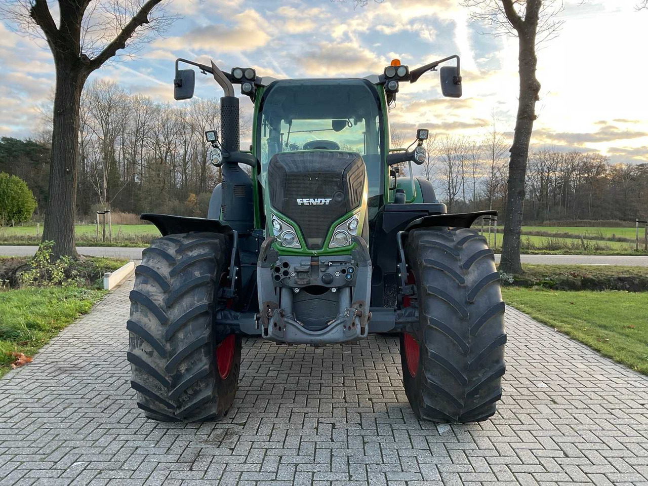 2017 FENDT 720 VARIO S4 ALL-WHEEL DRIVE AGRICULTURAL TRACTOR - Traktor: bild 3 2017 FENDT 720 VARIO S4 ALL-WHEEL DRIVE AGRICULTURAL TRACTOR - Traktor: bild 3