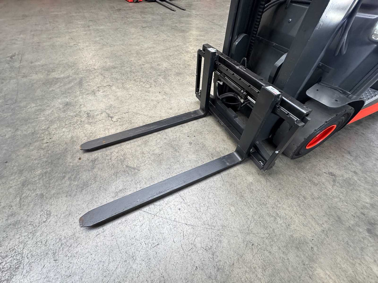 2018 SERVICE + UVV 08/2026 LINDE E25 EVO KLIMA 3.+4. - Motviktstruck: bild 3 2018 SERVICE + UVV 08/2026 LINDE E25 EVO KLIMA 3.+4. - Motviktstruck: bild 3