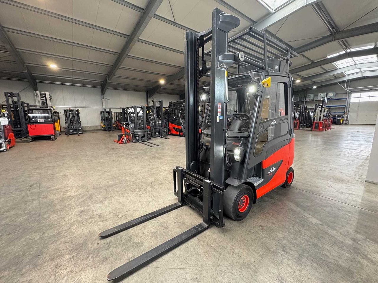 2018 SERVICE + UVV 08/2026 LINDE E25 EVO KLIMA 3.+4. - Motviktstruck: bild 2 2018 SERVICE + UVV 08/2026 LINDE E25 EVO KLIMA 3.+4. - Motviktstruck: bild 2