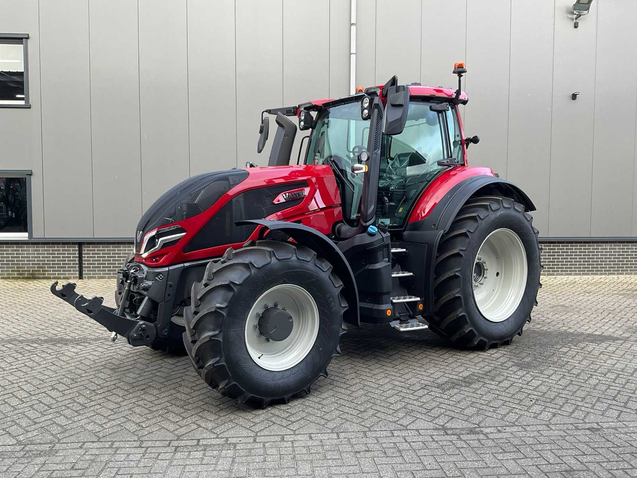 2024 VALTRA Q225 ALL-WHEEL DRIVE FARM TRACTOR - Traktor: bild 1 2024 VALTRA Q225 ALL-WHEEL DRIVE FARM TRACTOR - Traktor: bild 1
