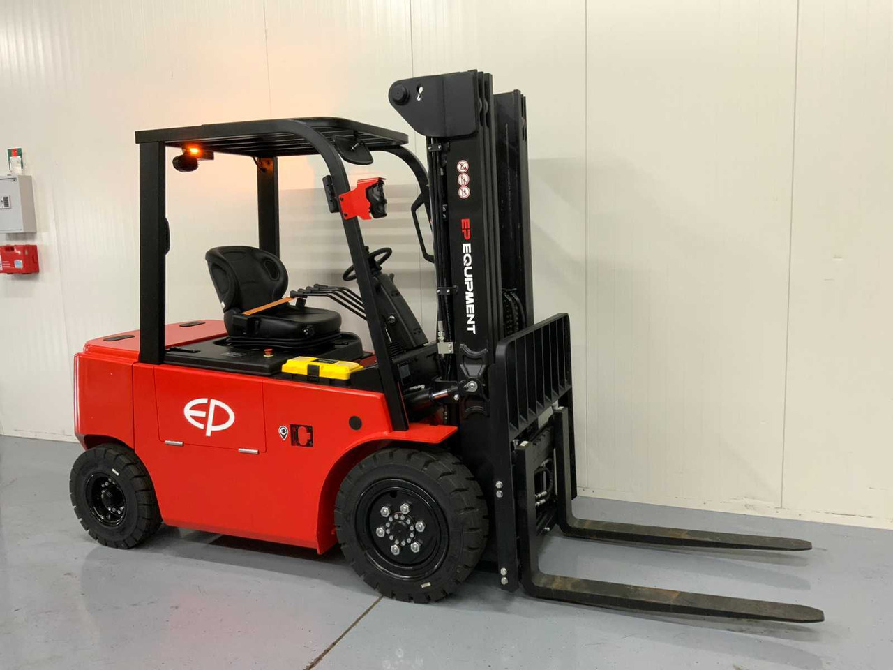 2025 EP X4-30 3000KG FORKLIFT LED DISPLAY - Motviktstruck: bild 4 2025 EP X4-30 3000KG FORKLIFT LED DISPLAY - Motviktstruck: bild 4