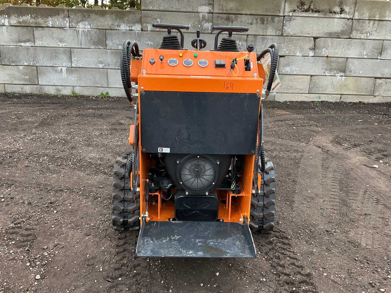 Arteer QB 480 - Kompaktlastare/ Slirstyrda lastare: bild 4 Arteer QB 480 - Kompaktlastare/ Slirstyrda lastare: bild 4