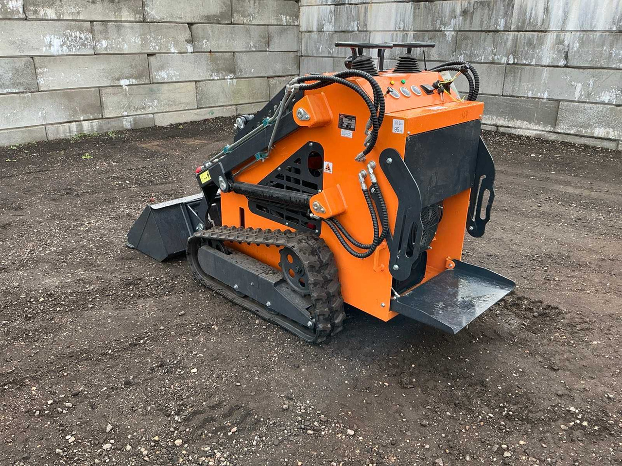 Arteer QB 480 - Kompaktlastare/ Slirstyrda lastare: bild 3 Arteer QB 480 - Kompaktlastare/ Slirstyrda lastare: bild 3