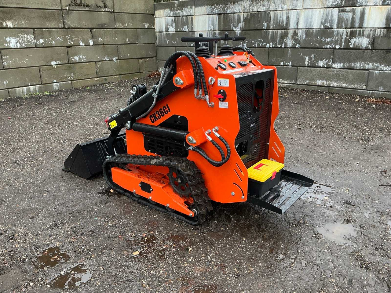 Captok 36C - Kompaktlastare/ Slirstyrda lastare: bild 4 Captok 36C - Kompaktlastare/ Slirstyrda lastare: bild 4