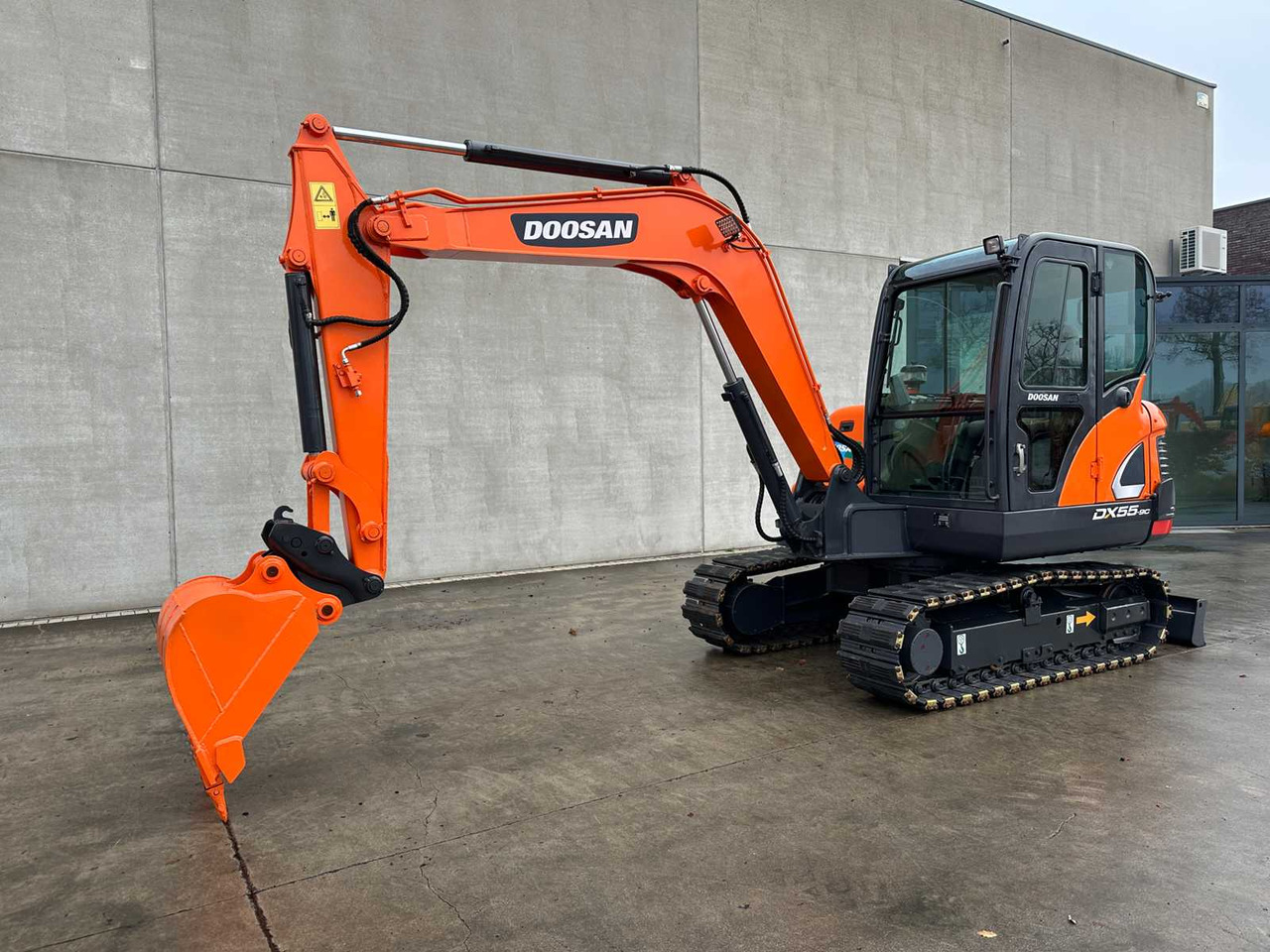 DOOSAN - 2018 - DX55-9C - MIDI EXCAVATOR - Grävmaskin: bild 1 DOOSAN - 2018 - DX55-9C - MIDI EXCAVATOR - Grävmaskin: bild 1