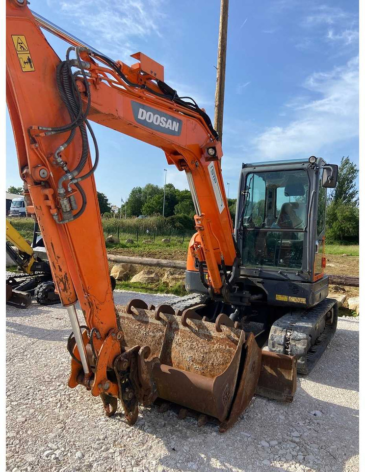 DOOSAN - DX 62R-3 - MIDI-EXCAVATOR - 2018 - Grävmaskin: bild 1 DOOSAN - DX 62R-3 - MIDI-EXCAVATOR - 2018 - Grävmaskin: bild 1