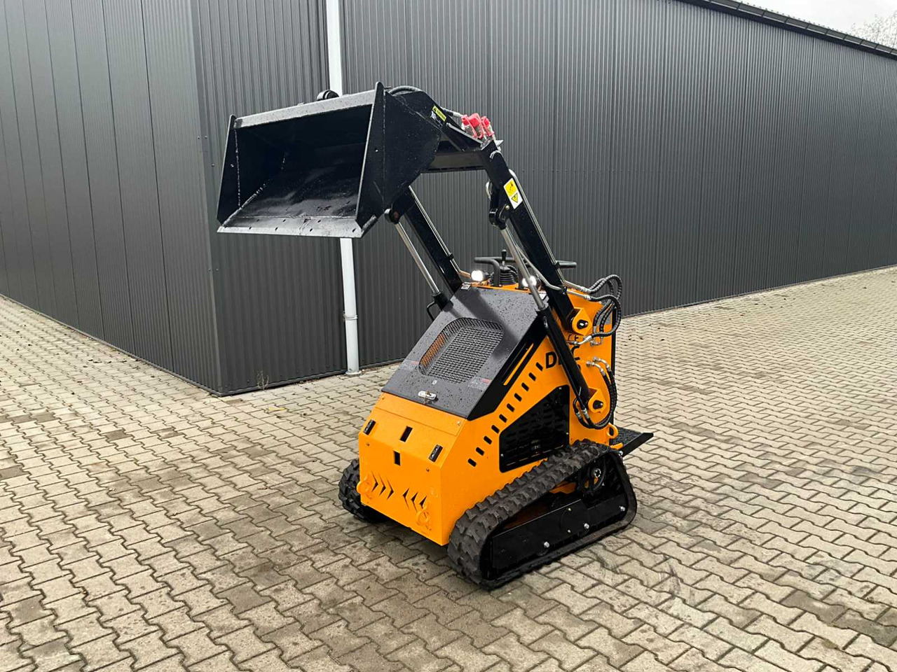 DPC HT-320 - Kompaktlastare/ Slirstyrda lastare: bild 5 DPC HT-320 - Kompaktlastare/ Slirstyrda lastare: bild 5