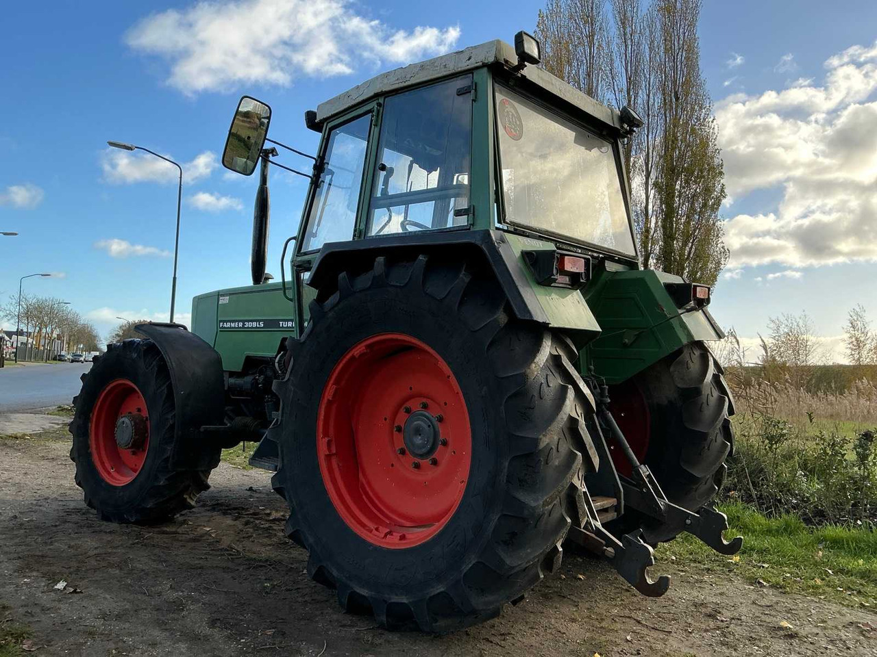 FENDT FARMER 309 LSA TURBOMATIK FOUR-WHEEL DRIVE AGRICULTURAL TRACTOR - Traktor: bild 3 FENDT FARMER 309 LSA TURBOMATIK FOUR-WHEEL DRIVE AGRICULTURAL TRACTOR - Traktor: bild 3