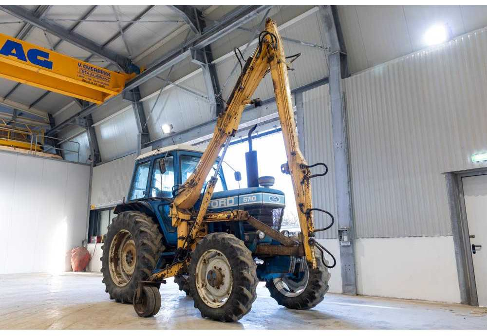 FORD - 6710 - 4-WHEEL DRIVE TRACTOR - Traktor: bild 2 FORD - 6710 - 4-WHEEL DRIVE TRACTOR - Traktor: bild 2