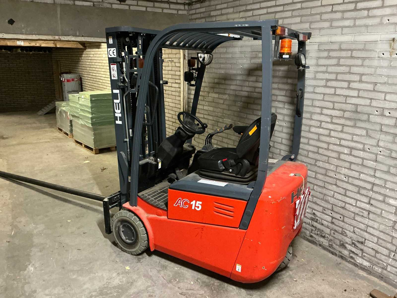 HELI - - FORKLIFT - Motviktstruck: bild 1 HELI - - FORKLIFT - Motviktstruck: bild 1
