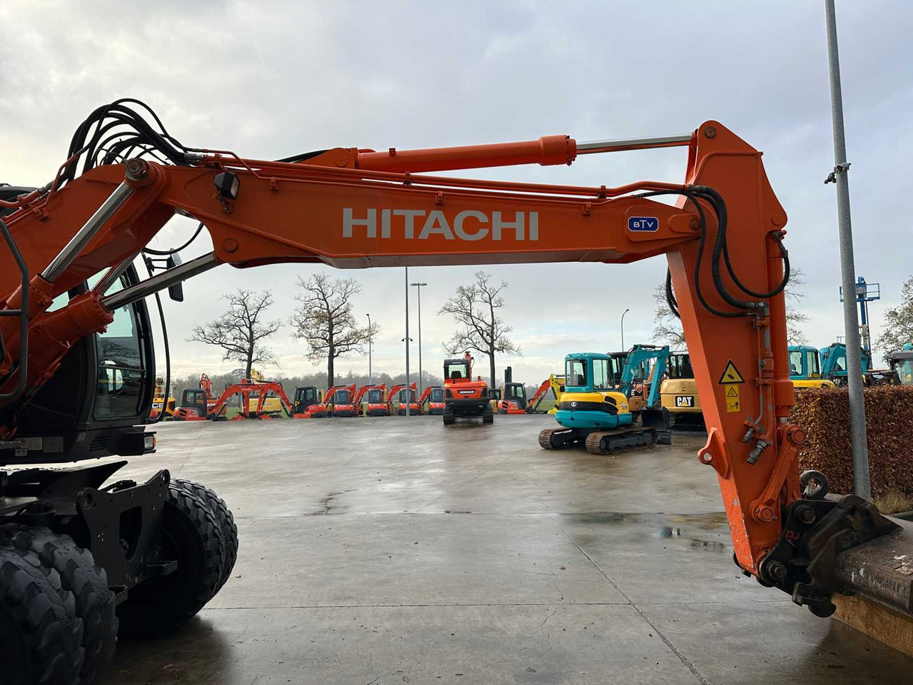 Grävmaskin på däck HITACHI - 2012 - ZX145W-3 - WHEELED EXCAVATOR: bild 15 Grävmaskin på däck HITACHI - 2012 - ZX145W-3 - WHEELED EXCAVATOR: bild 15