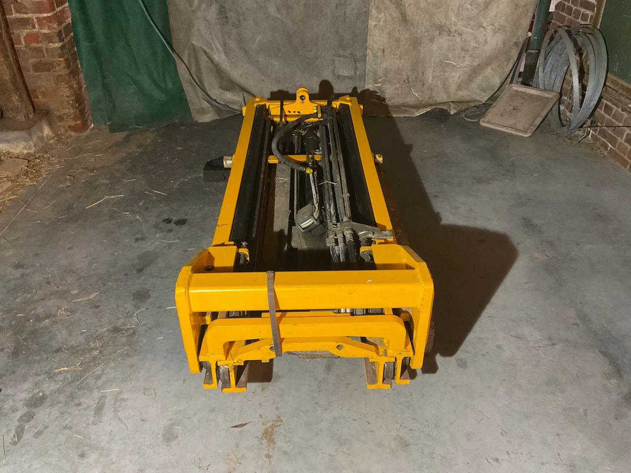 JUNGHEINRICH 2500 TRIPLEX MAST - Motviktstruck: bild 2 JUNGHEINRICH 2500 TRIPLEX MAST - Motviktstruck: bild 2