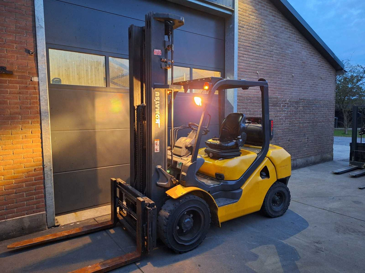 KOMATSU - 2010 - FG 30 T-16 - FORKLIFT - Motviktstruck: bild 1 KOMATSU - 2010 - FG 30 T-16 - FORKLIFT - Motviktstruck: bild 1