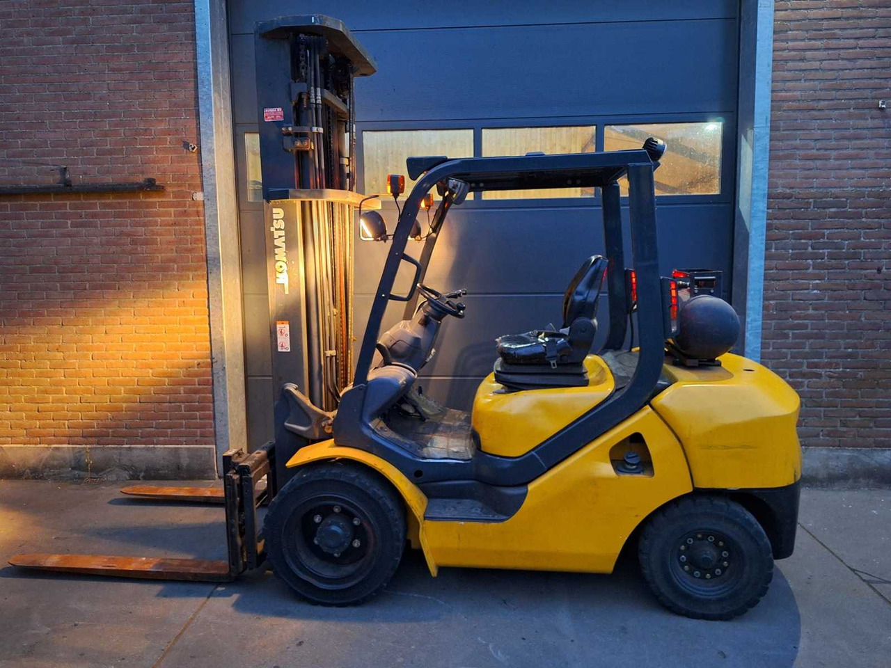 KOMATSU - 2010 - FG 30 T-16 - FORKLIFT - Motviktstruck: bild 2 KOMATSU - 2010 - FG 30 T-16 - FORKLIFT - Motviktstruck: bild 2