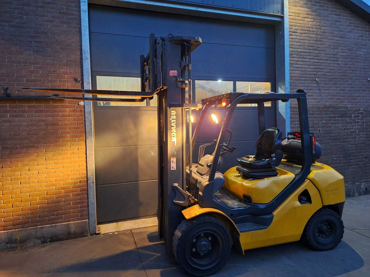 KOMATSU - 2010 - FG 30 T-16 - FORKLIFT - Motviktstruck: bild 4 KOMATSU - 2010 - FG 30 T-16 - FORKLIFT - Motviktstruck: bild 4