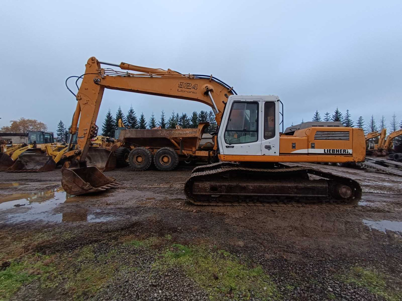 LIEBHERR - 2001 - R924 - TRACKED EXCAVATOR - Grävmaskin: bild 2 LIEBHERR - 2001 - R924 - TRACKED EXCAVATOR - Grävmaskin: bild 2