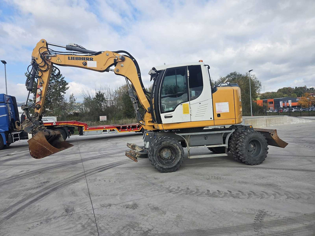 LIEBHERR - 912 COMPACT LITRONIC - WHEELED EXCAVATOR - 2017 - Grävmaskin på däck: bild 2 LIEBHERR - 912 COMPACT LITRONIC - WHEELED EXCAVATOR - 2017 - Grävmaskin på däck: bild 2